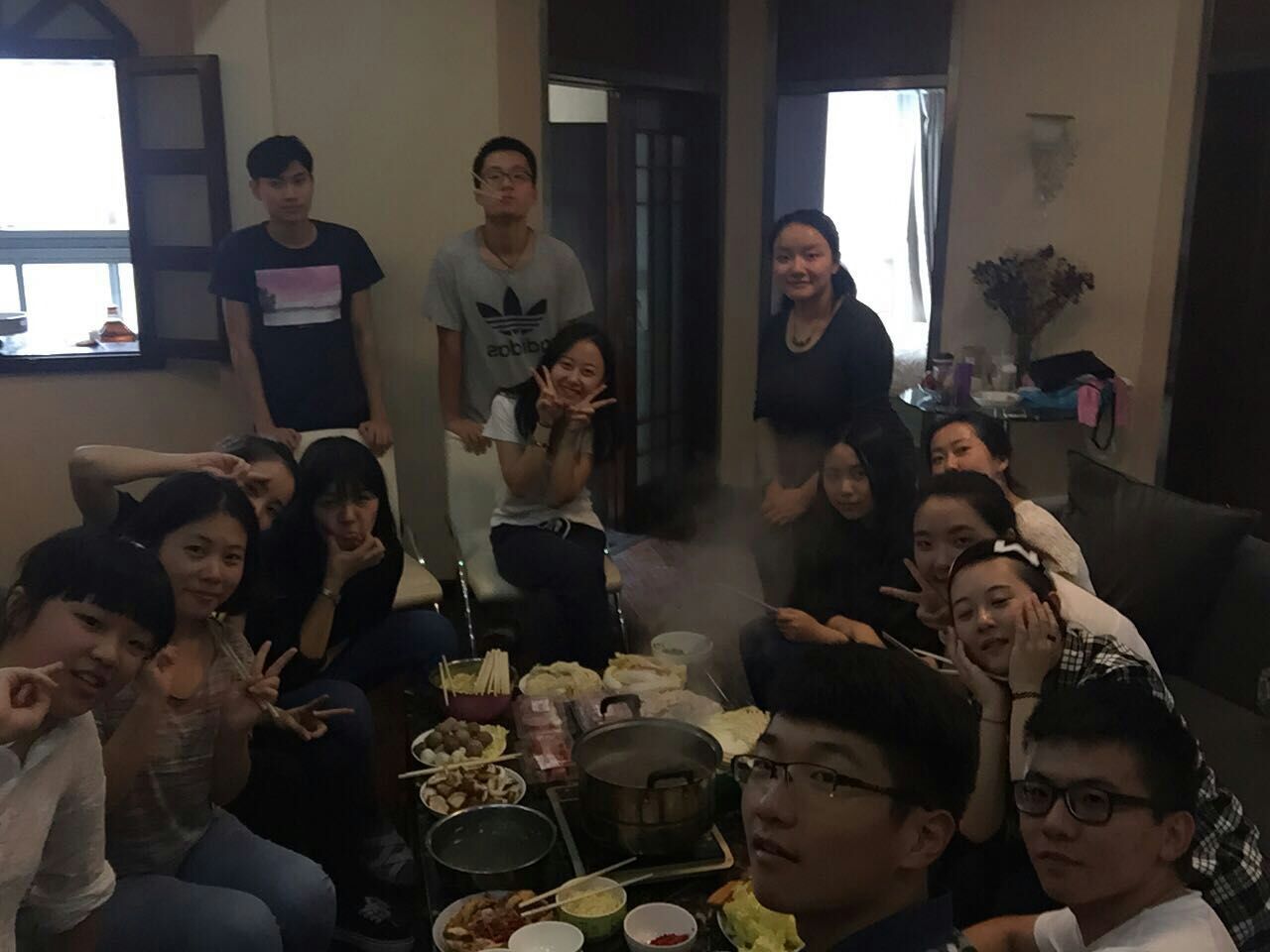 上課直接上到老師家吃火鍋啦~~