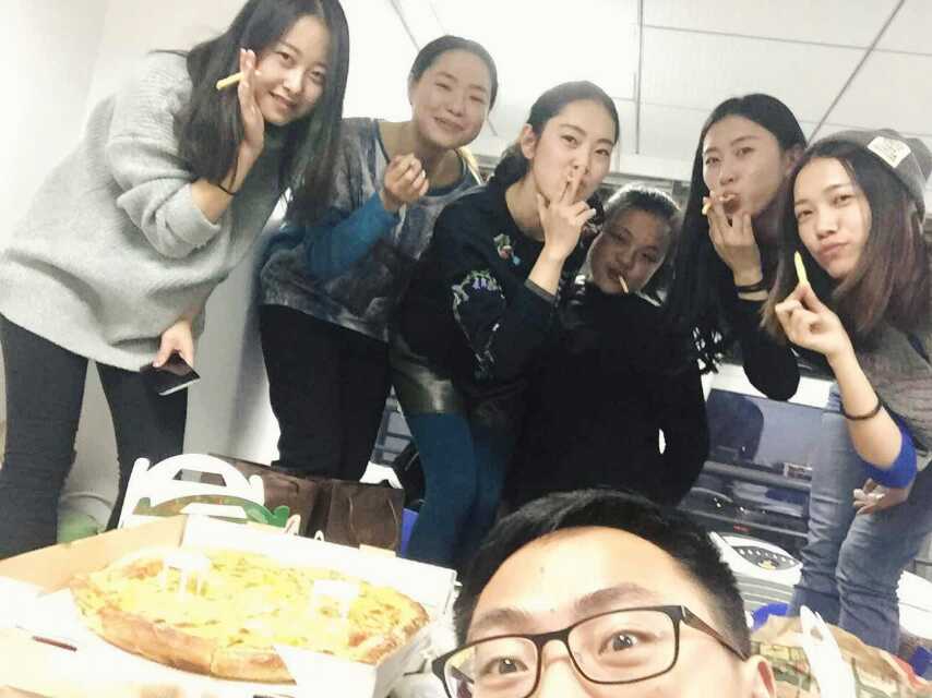 這哥們兒，真有福氣~~~真讓人羨慕ing