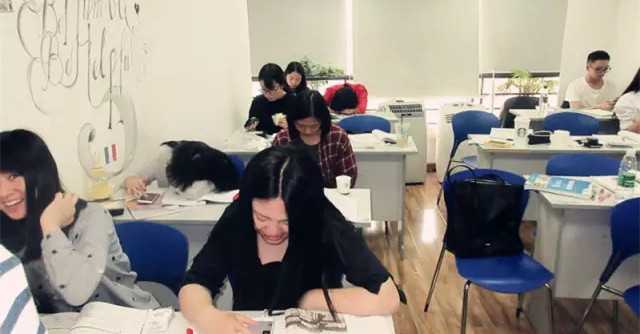 西語周末班課前準(zhǔn)備中