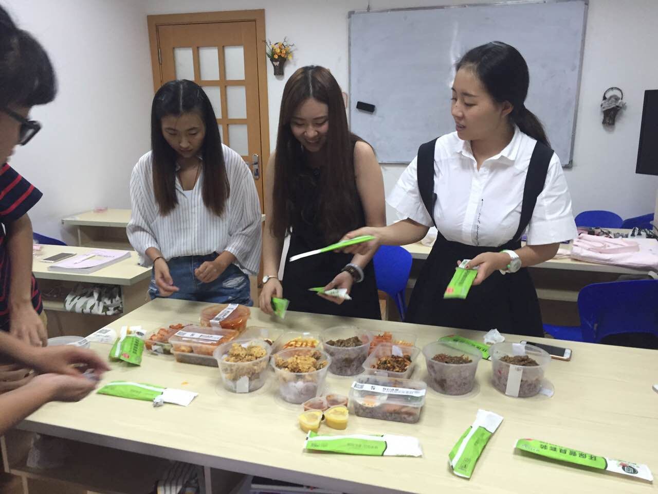 徐老師韓語(yǔ)出國(guó)班校內(nèi)聚餐