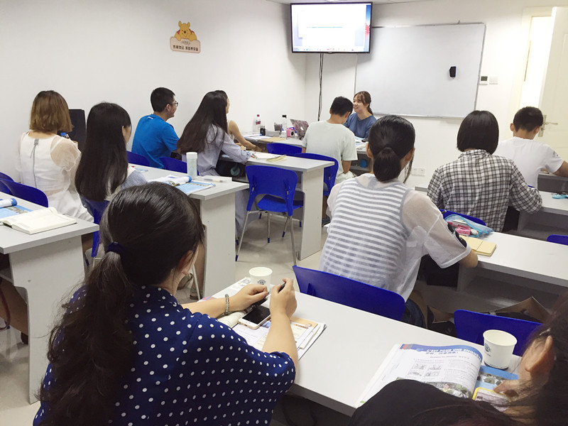 譚詠玫老師法語初級白班