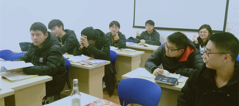 日語授課中（白老師）