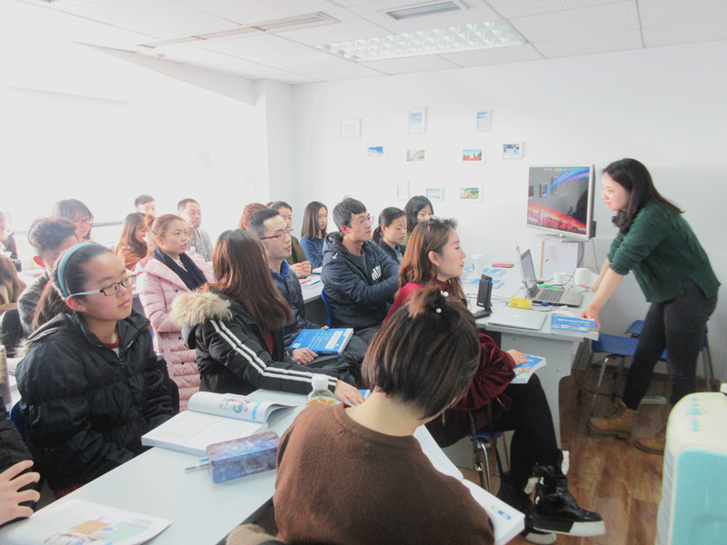 西班牙語(yǔ)大火，試聽課爆滿